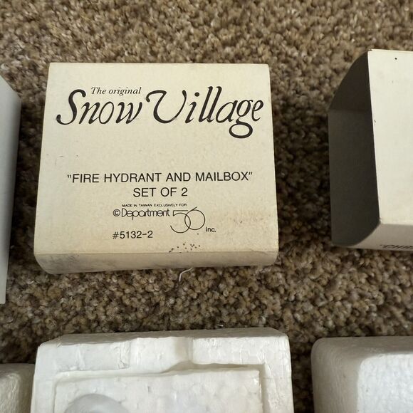 Lot Of 3 Dept 56 Set Trash Cans. Fire Hydrant And Mailbox, And Set Of Stop Signs - Picture 10 of 13